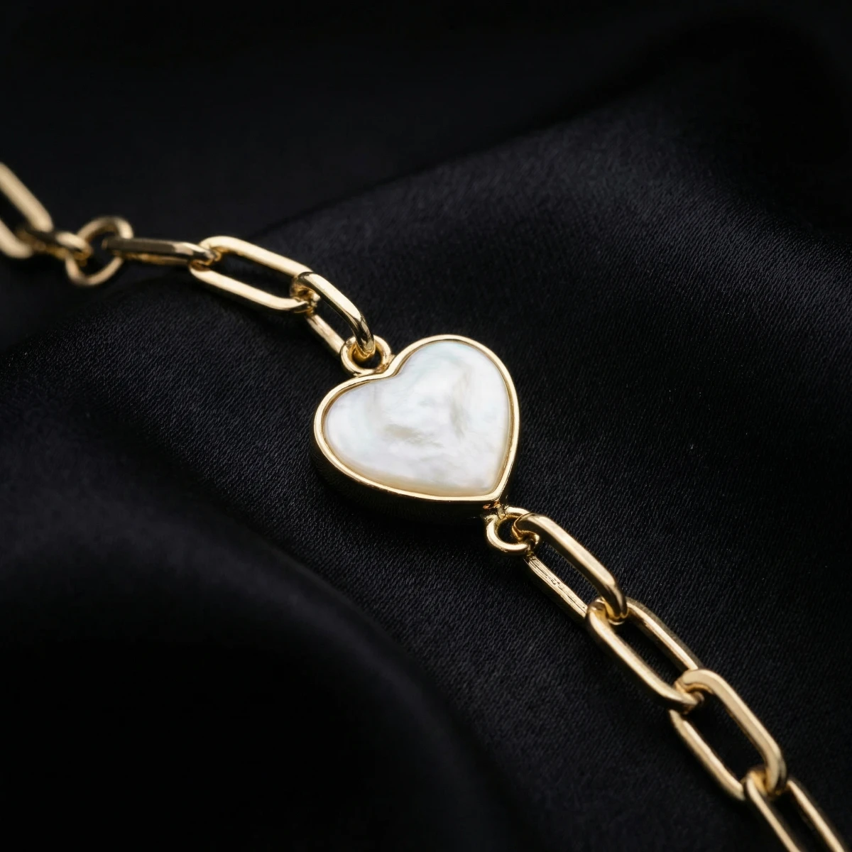 Zarif Kalp Altın Kolye