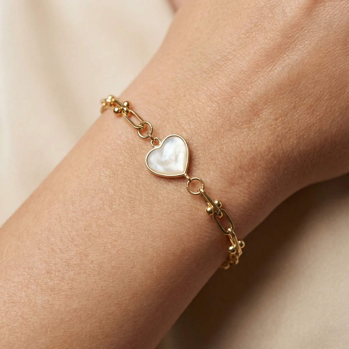 Zarif Kalp Altın Kolye