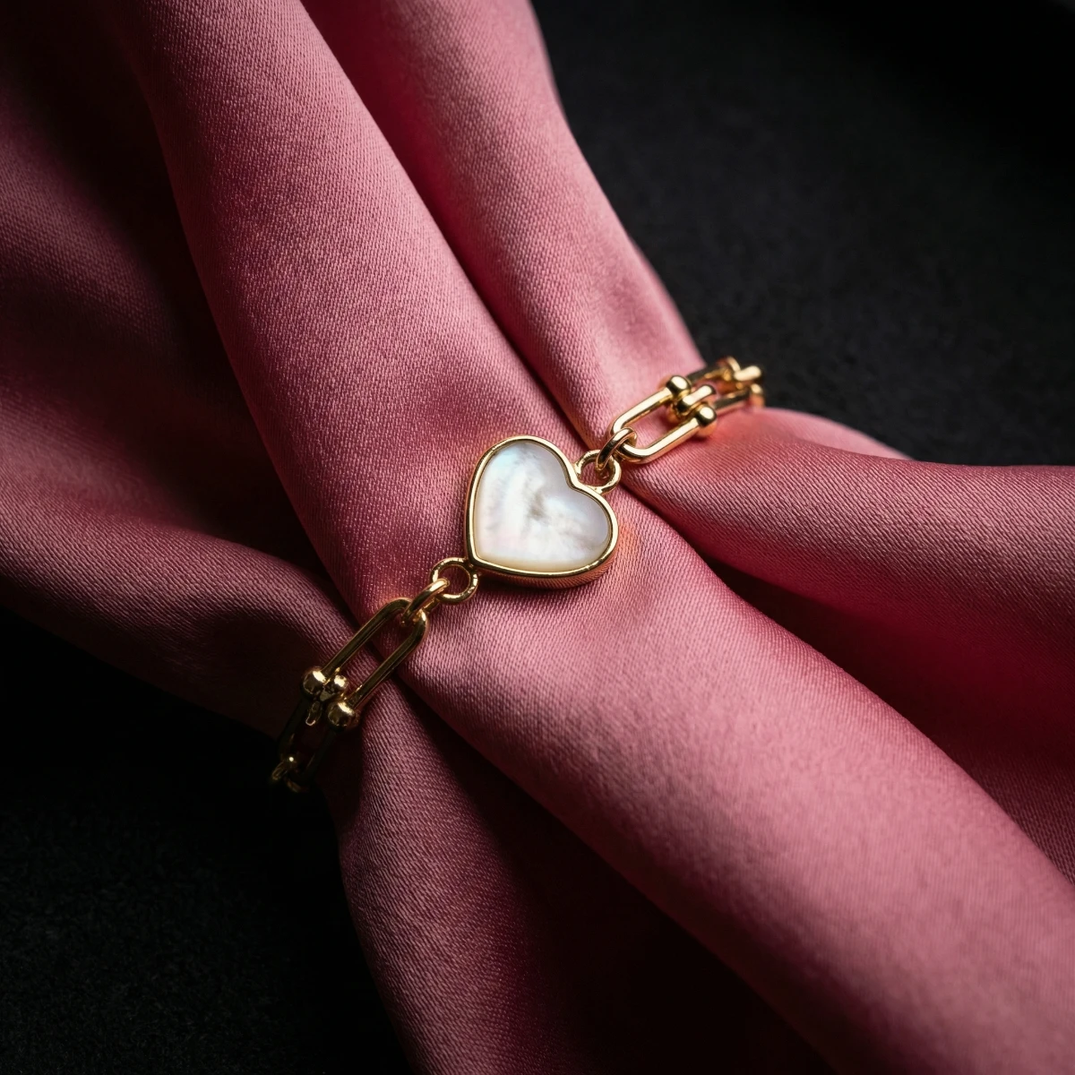 Zarif Kalp Altın Kolye