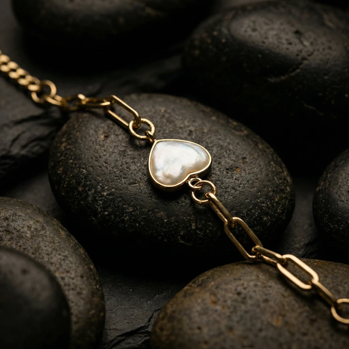 Zarif Kalp Altın Kolye