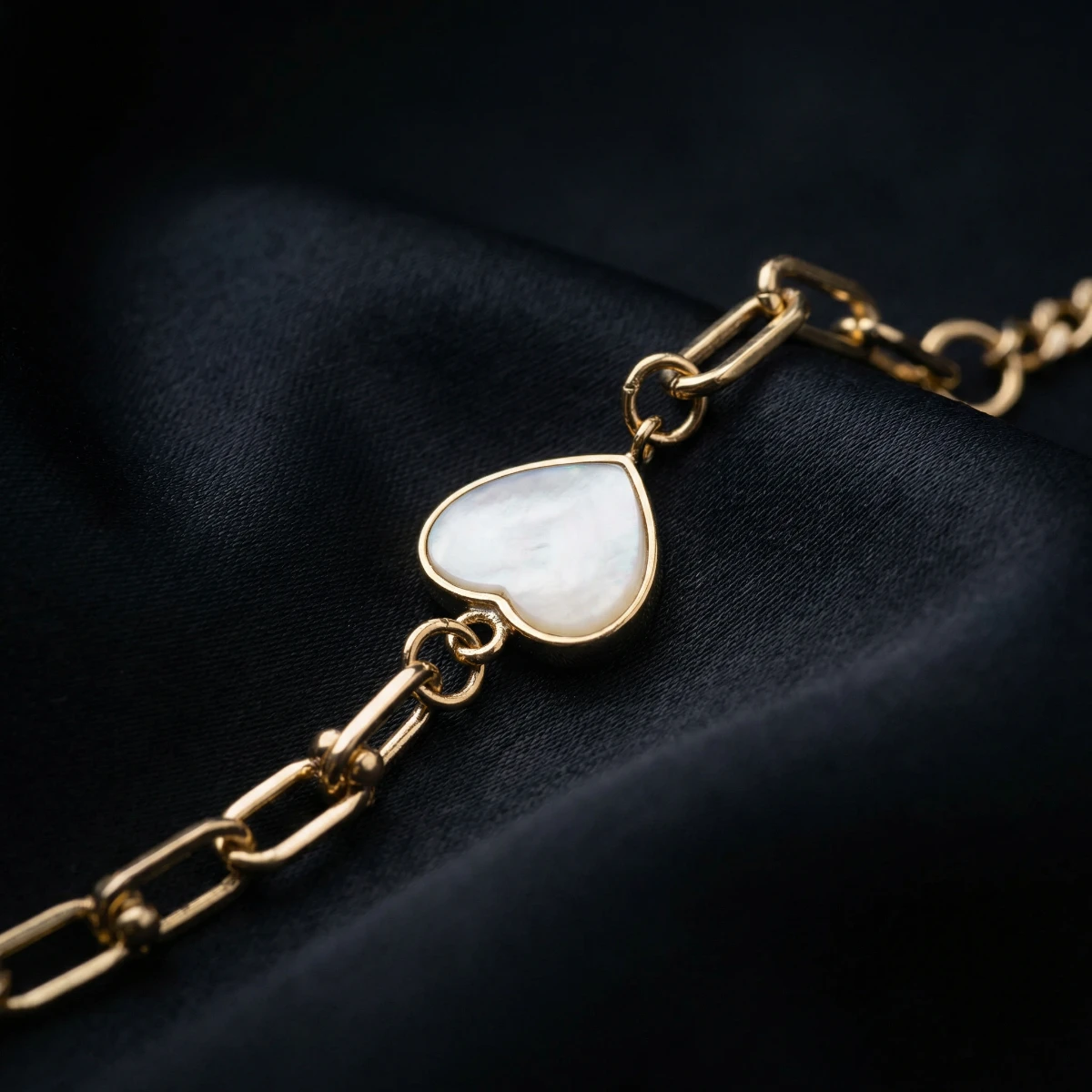 Zarif Kalp Altın Kolye