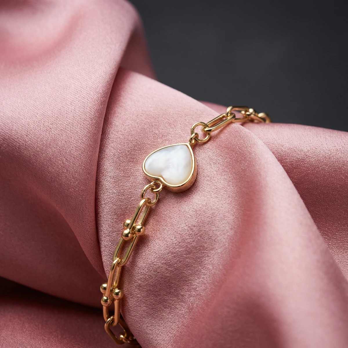 Zarif Kalp Altın Kolye