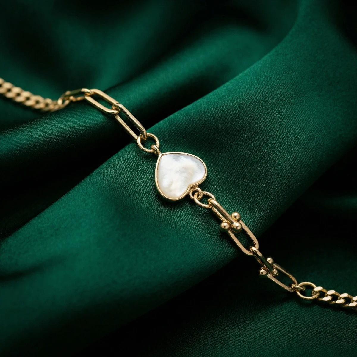 Zarif Kalp Altın Kolye