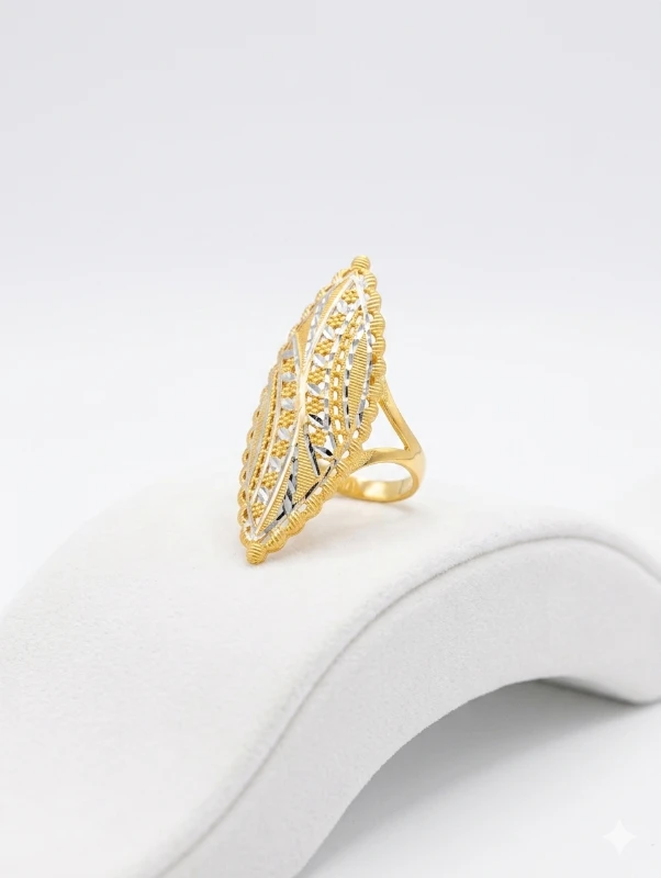 Hint Motifli Altın Yüzük