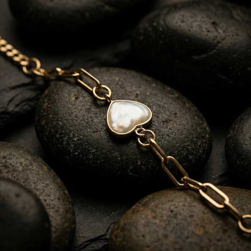 Zarif Kalp Altın Kolye